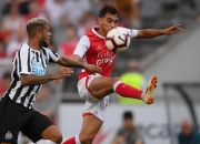 英雄联盟总决赛2025-球队实力派球员奋力拼搏，全力以赴