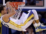 LOL赛事-在引擎的轰鸣中找到自我，F1街道赛之夜，班凯罗的完美救赎