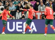 英雄联盟总决赛赛程-包含葡萄牙逆转战胜卢森堡，欧预赛领跑B组的词条