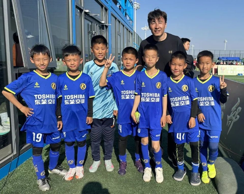 关于国内足球联赛战况激烈,球队技术过招角逐胜利的信息 关于国内足球联赛战况激烈,球队技术过招角逐胜利的信息