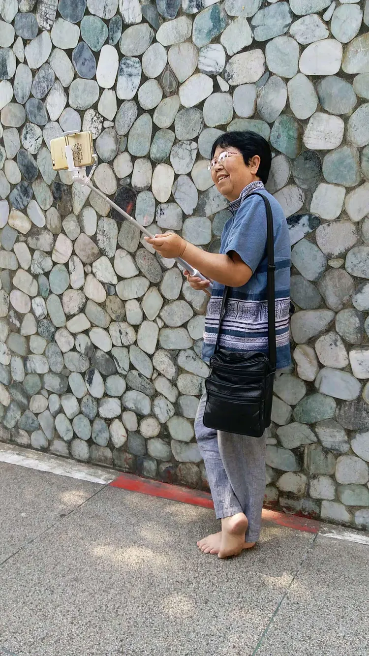 关于缅甸游泳好手夺冠，风情万种惊艳全场的信息