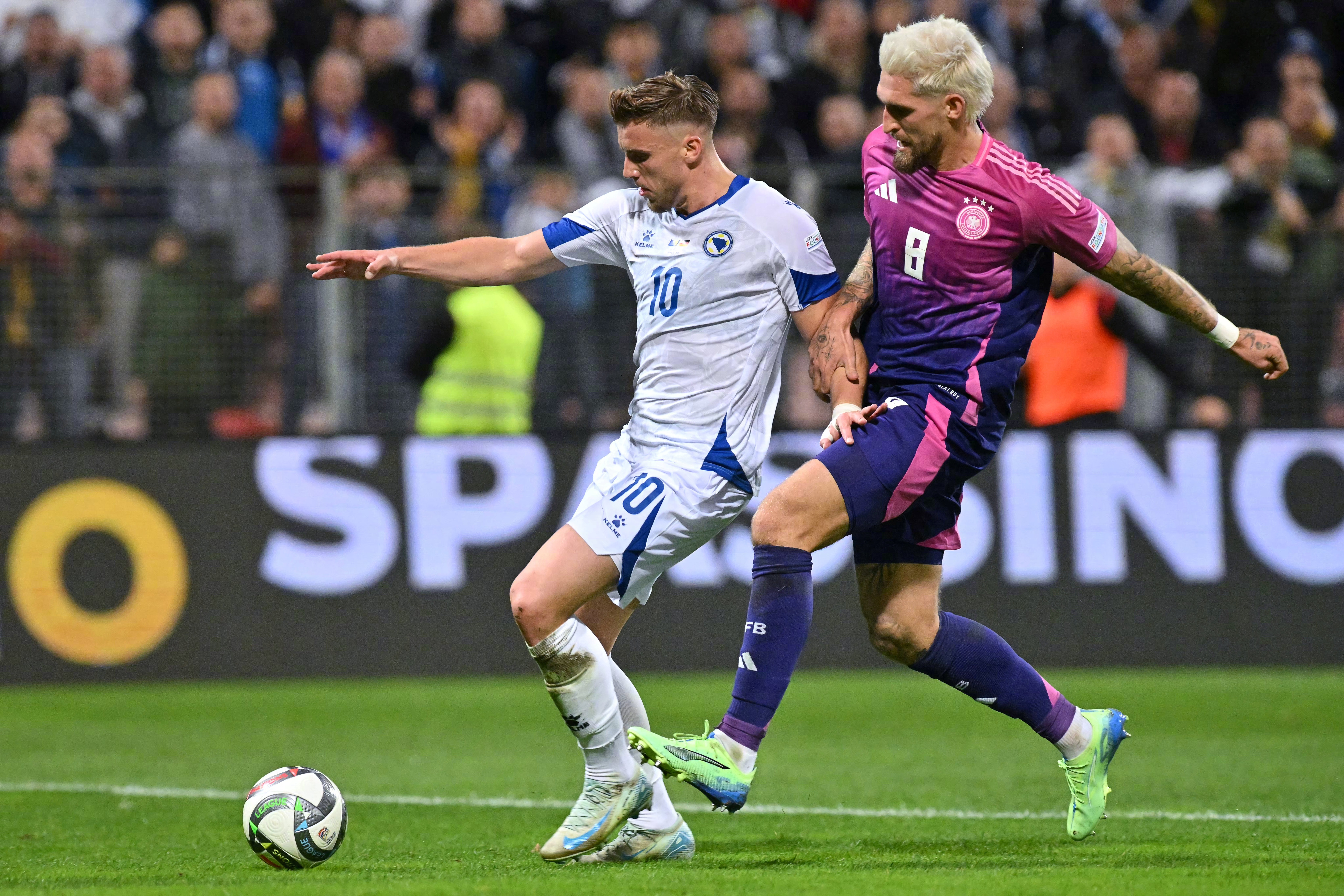 欧国联比赛:乌克兰对阵荷兰,实力较量 欧国联比赛:乌克兰对阵荷兰,实力较量