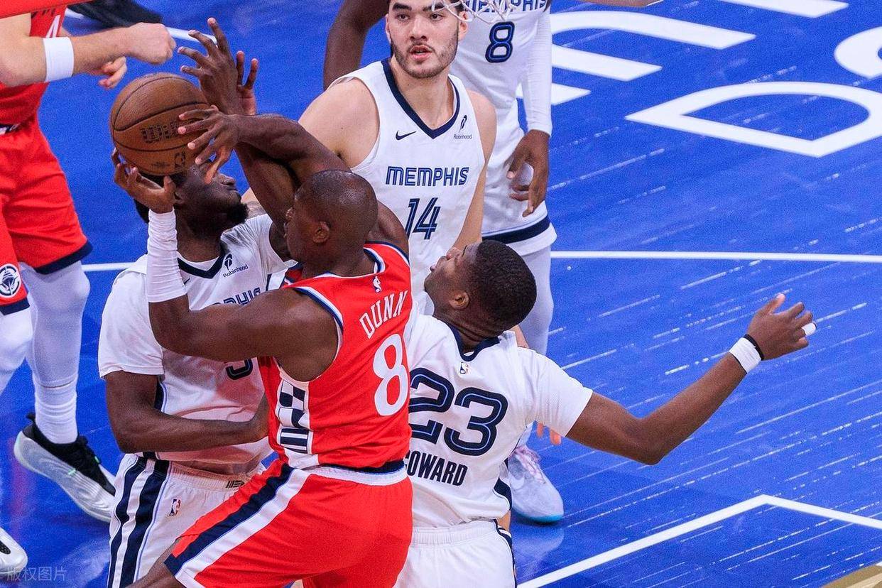 凯尔特人绝杀灰熊,伦纳德带队取胜 凯尔特人绝杀灰熊,伦纳德带队取胜