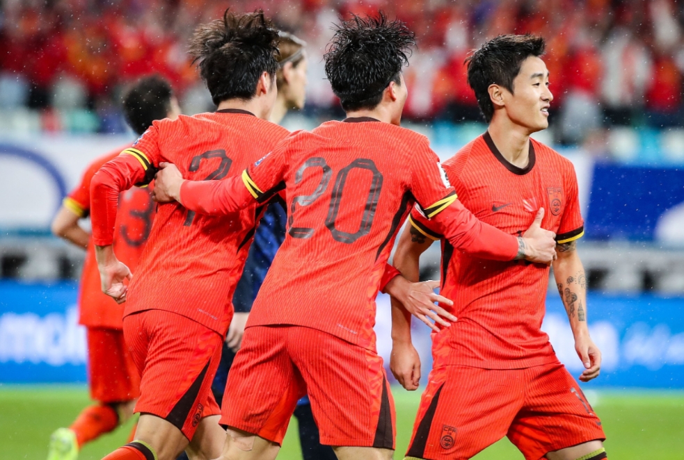 日本队力克韩国队,黄鸭组合统治全场 日本队力克韩国队,黄鸭组合统治全场