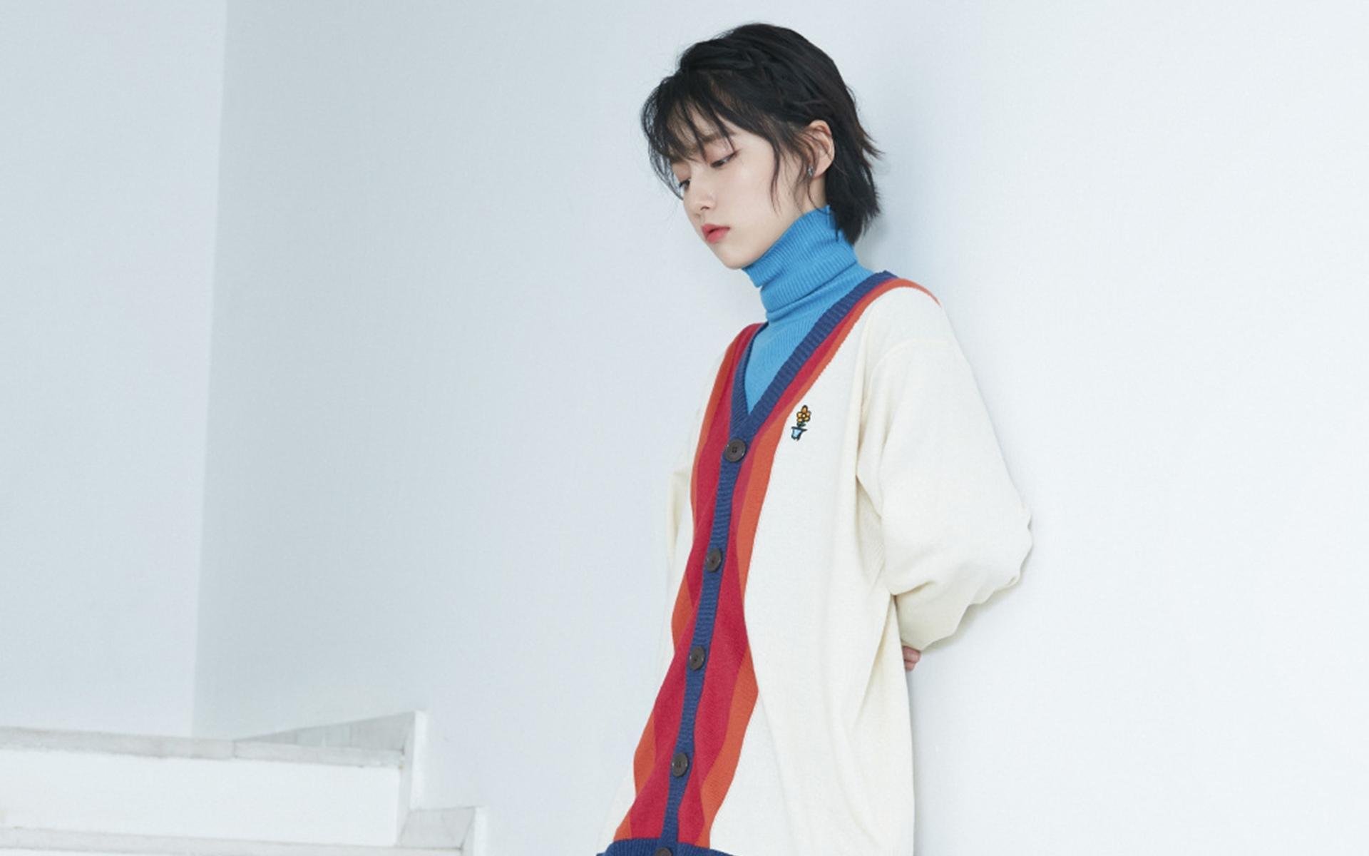 看到这个组合时，我的第一反应和你一样—这是一场时空错位的混搭。但细想之下，顶级竞技体育的生死时刻，其内核是相通的。无论是NBA的硬木地板，还是欧洲足球的绿茵场，决定命运的战斗都散发着同样的硝烟味