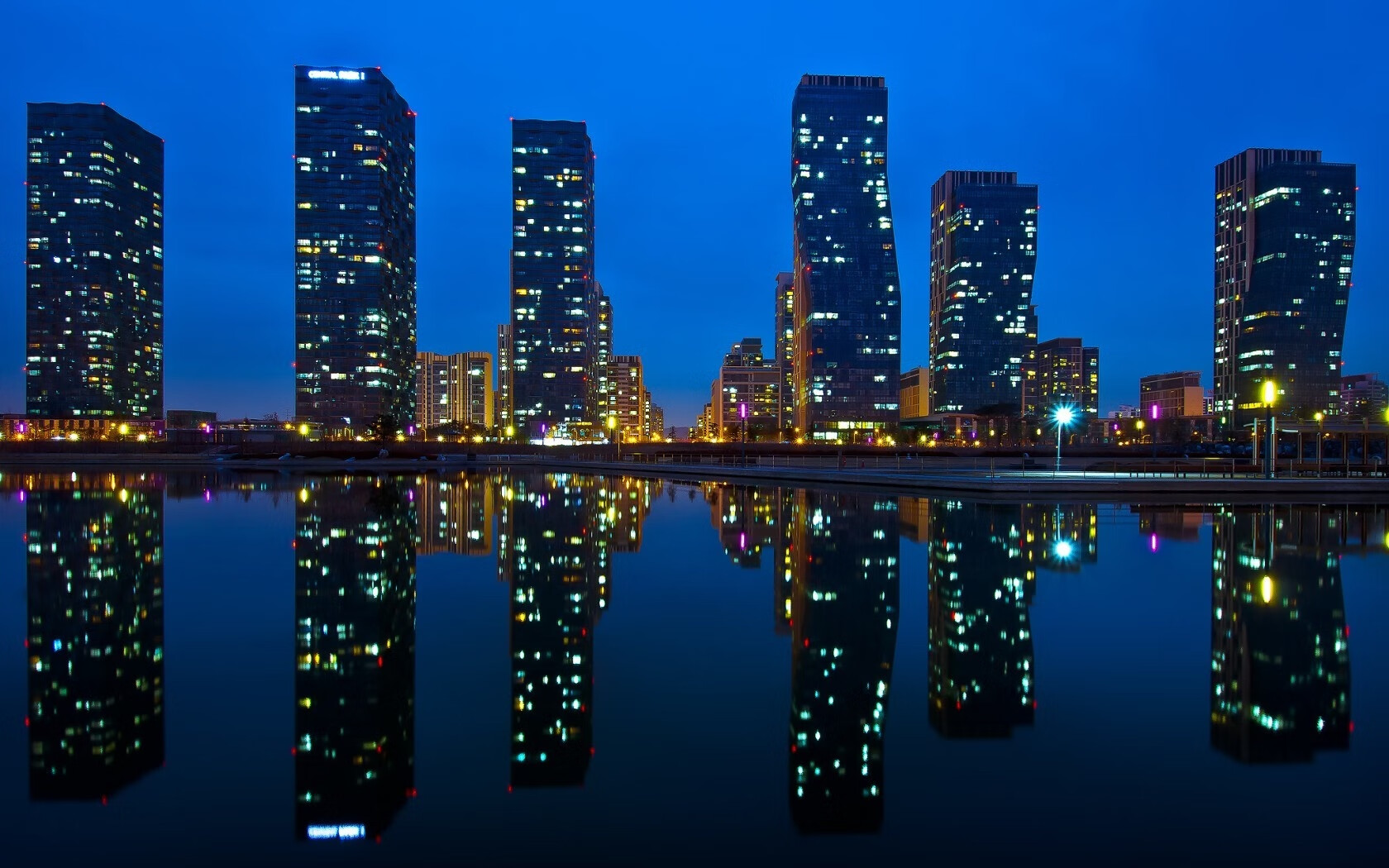 中锋教科书，不朽于微光之中